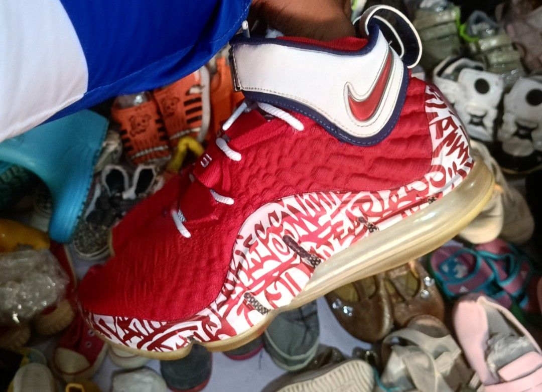 NIKE LEBRON 17 GRAFFITI (Category: Sneakers) located in Bayugan. Submitted by retroshoesphilippines (Listing ID 1466908843, Image 2). Description: .
