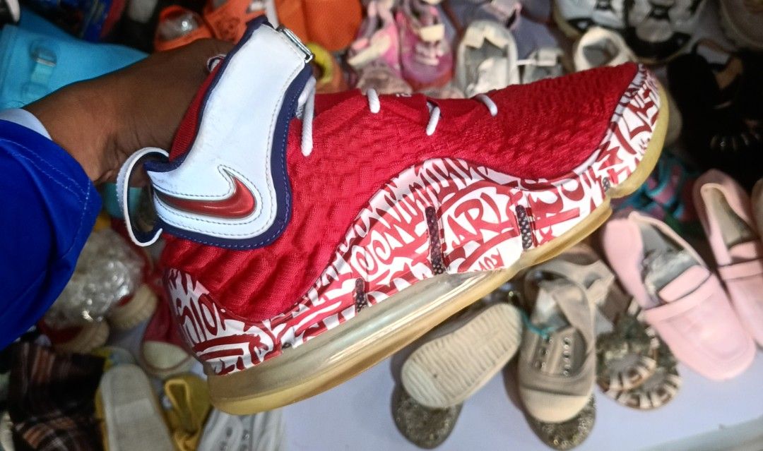 NIKE LEBRON 17 GRAFFITI (Category: Sneakers) located in Bayugan. Submitted by retroshoesphilippines (Listing ID 1466908843, Image 1). Description: .