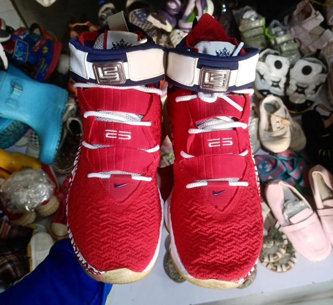 NIKE LEBRON 17 GRAFFITI (Category: Sneakers) located in Bayugan. Submitted by retroshoesphilippines (Listing ID 1466908843, Image 3). Description: .