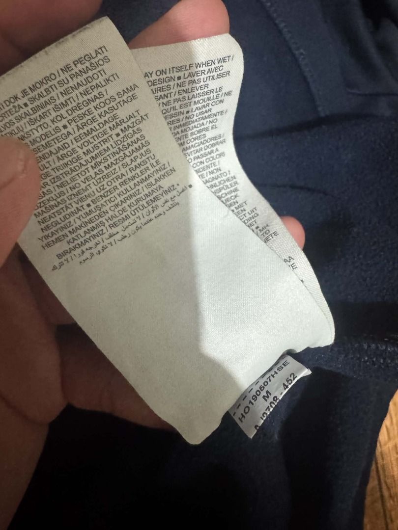 Nike Navy Blue Q zip (Category: Coats, Jackets and Outerwear) located in Manila. Submitted by decluttering14 (Listing ID 1466900923, Image 2). Description: Nike Q Zip Color: Navy Blue ize: Men's Medium 21x 25 .