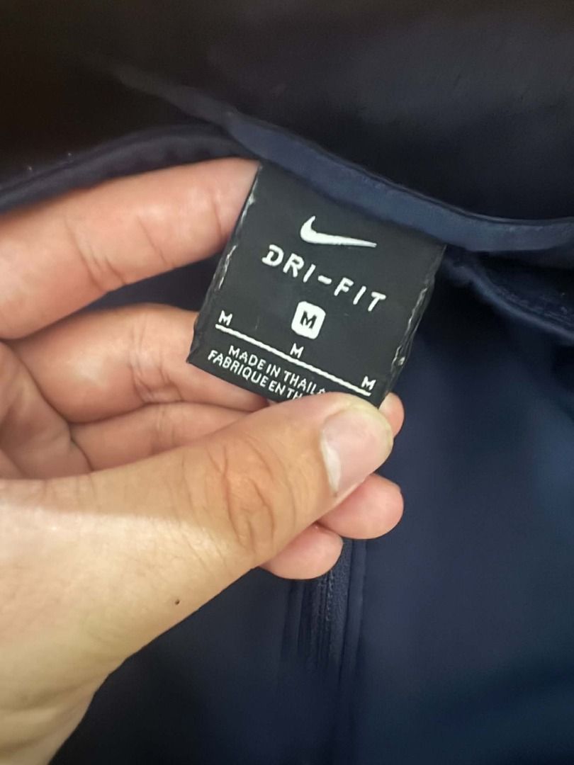 Nike Navy Blue Q zip (Category: Coats, Jackets and Outerwear) located in Manila. Submitted by decluttering14 (Listing ID 1466900923, Image 3). Description: Nike Q Zip Color: Navy Blue ize: Men's Medium 21x 25 .