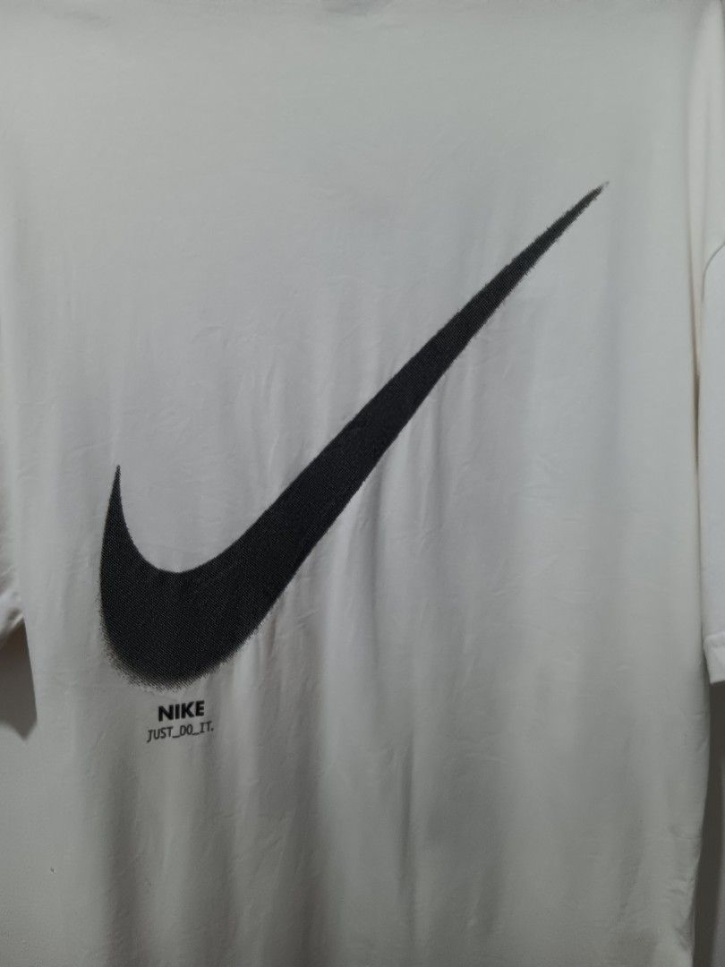 NIKE NSW CITY UTILITY (Category: Tshirts & Polo Shirts ) located in Dauis. Submitted by udenglegaspi (Listing ID 1466878827, Image 2). Description: .