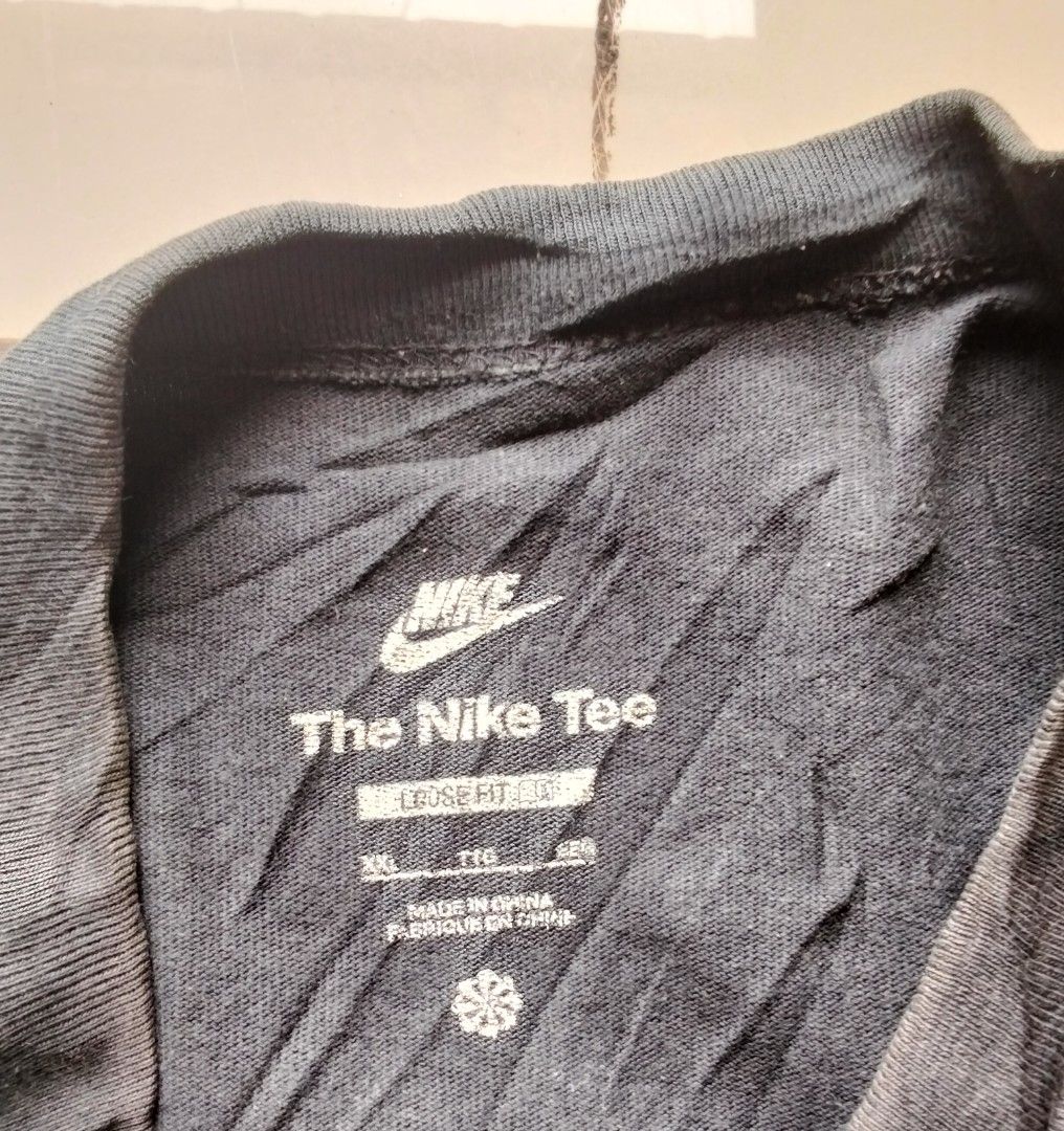 Nike Pocket Tee (Category: Activewear) located in Monkayo. Submitted by youknowwho.27 (Listing ID 1466795226, Image 3). Description: Dimes- 23.5X29 Size 2Xl on tag Boxy Loose fit colors vary due to lighting.