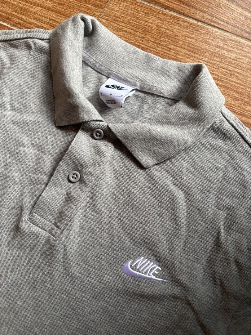 Nike Polo Shirt (Category: Tshirts & Polo Shirts ) located in Manila. Submitted by selectors_club26 (Listing ID 1466822948, Image 2). Description: Color rate: 9/10 Dimes: 21x28 No issue.
