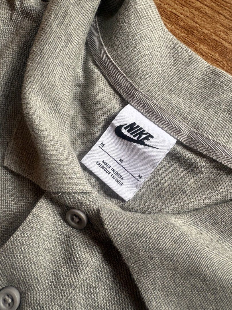 Nike Polo Shirt (Category: Tshirts & Polo Shirts ) located in Manila. Submitted by selectors_club26 (Listing ID 1466822948, Image 3). Description: Color rate: 9/10 Dimes: 21x28 No issue.