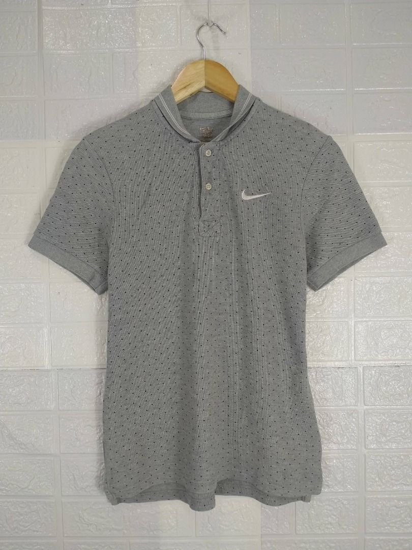 NIKE POLO SHIRT (Category: Tshirts & Polo Shirts ) located in Baguio. Submitted by fashionfinds1999 (Listing ID 1466824883, Image 1). Description: 26 X 18 SMALL EXCELLENT CONDITION.