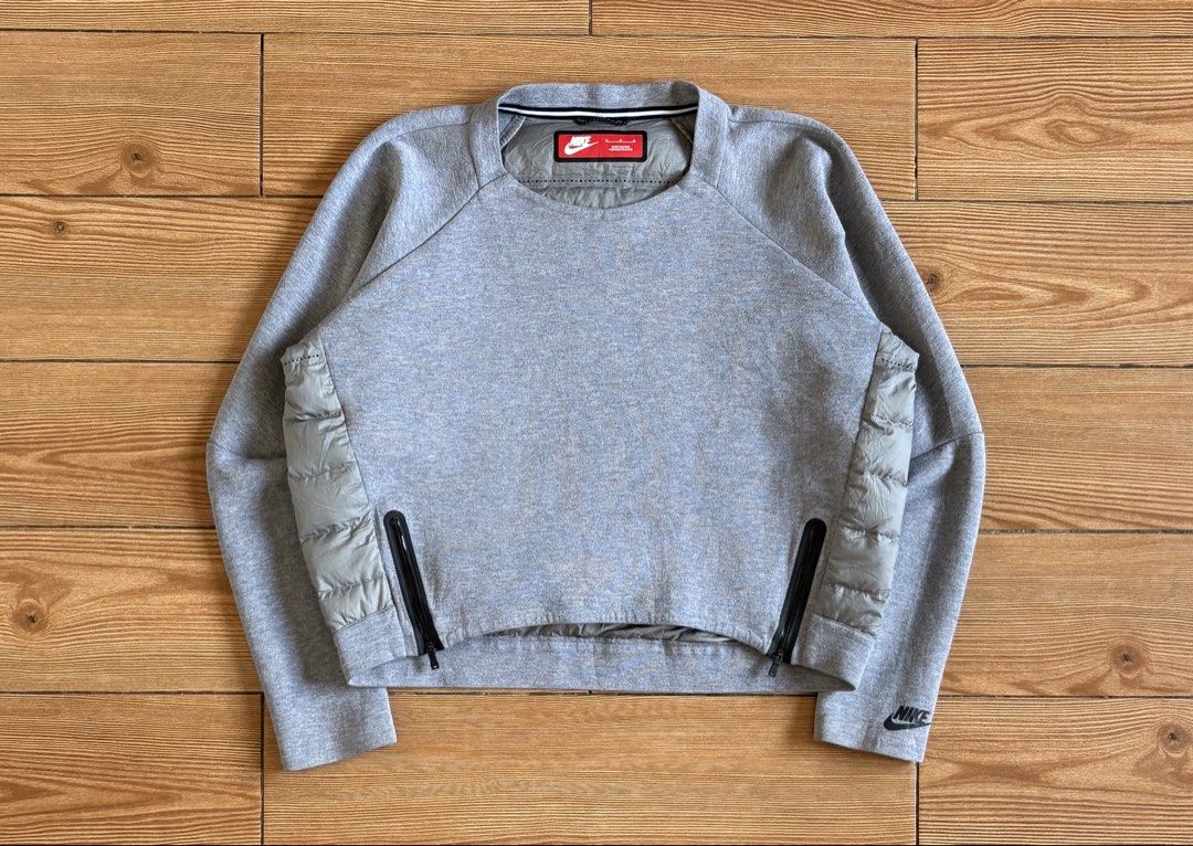 NIKE PUFFER BACK LONGSLEEVE (Category: Coats, Jackets and Outerwear) located in Baras. Submitted by jnc__apparel (Listing ID 1466896130, Image 1). Description: 🏷️ NIKE PUFFER BACK LONGSLEEVE 📌 Dimes: 20L x 23.5W 📌 Size: Medium on tag for womens 📌 Condition: Excellent 📌 Color rate: 9.5/10 📌 Issue: None ✅ Washed and ready to wear.