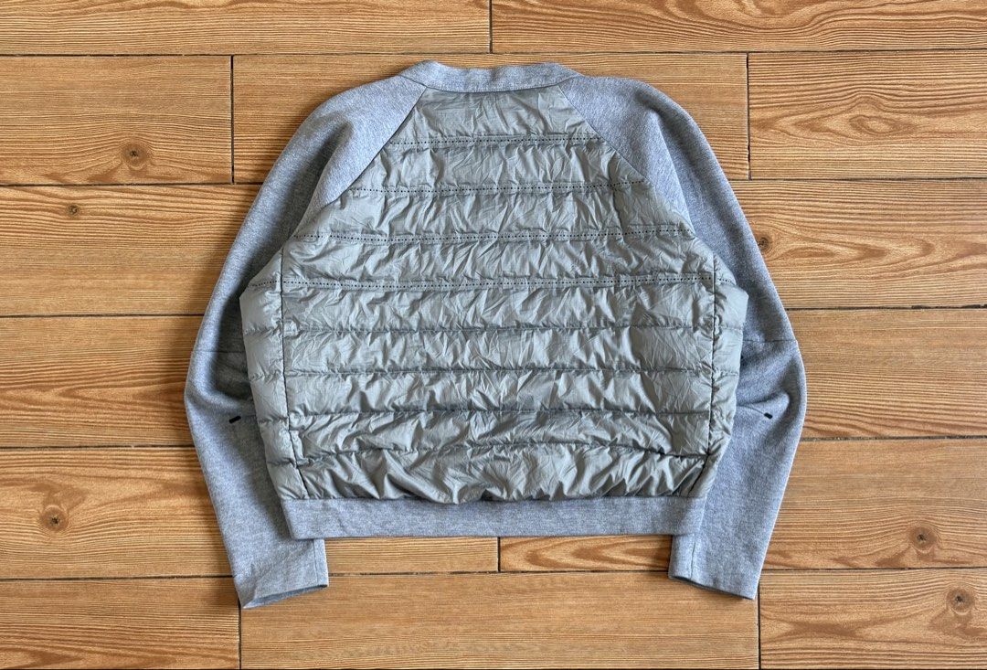 NIKE PUFFER BACK LONGSLEEVE (Category: Coats, Jackets and Outerwear) located in Baras. Submitted by jnc__apparel (Listing ID 1466896130, Image 2). Description: 🏷️ NIKE PUFFER BACK LONGSLEEVE 📌 Dimes: 20L x 23.5W 📌 Size: Medium on tag for womens 📌 Condition: Excellent 📌 Color rate: 9.5/10 📌 Issue: None ✅ Washed and ready to wear.