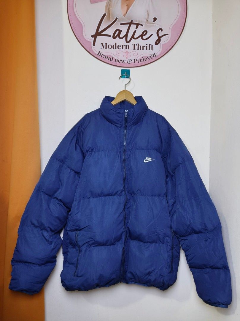NIKE PUFFER JACKET FOR MEN (Category: Coats, Jackets and Outerwear) located in Morong. Submitted by katiesmodernthrift (Listing ID 1466325276, Image 3). Description: ‎📍 AUTHENTICITY HAS BEEN VERIFIED BY THE SELLER. ‎ ‎📍 GUARANTEED VINTAGE AND ORIGINAL. ‎ ‎📍 ALL PHOTOS WERE PERSONALLY PROVIDED BY THE SELLER WITHOUT ANY FILTERS. ‎ ‎📍 WE ONLY USE LIGHTING EQUIPMENT. ‎ ‎❤THANK YOU SO MUCH❤ ‎🔆🔆 Katie’s Modern Thrift 🔆🔆.