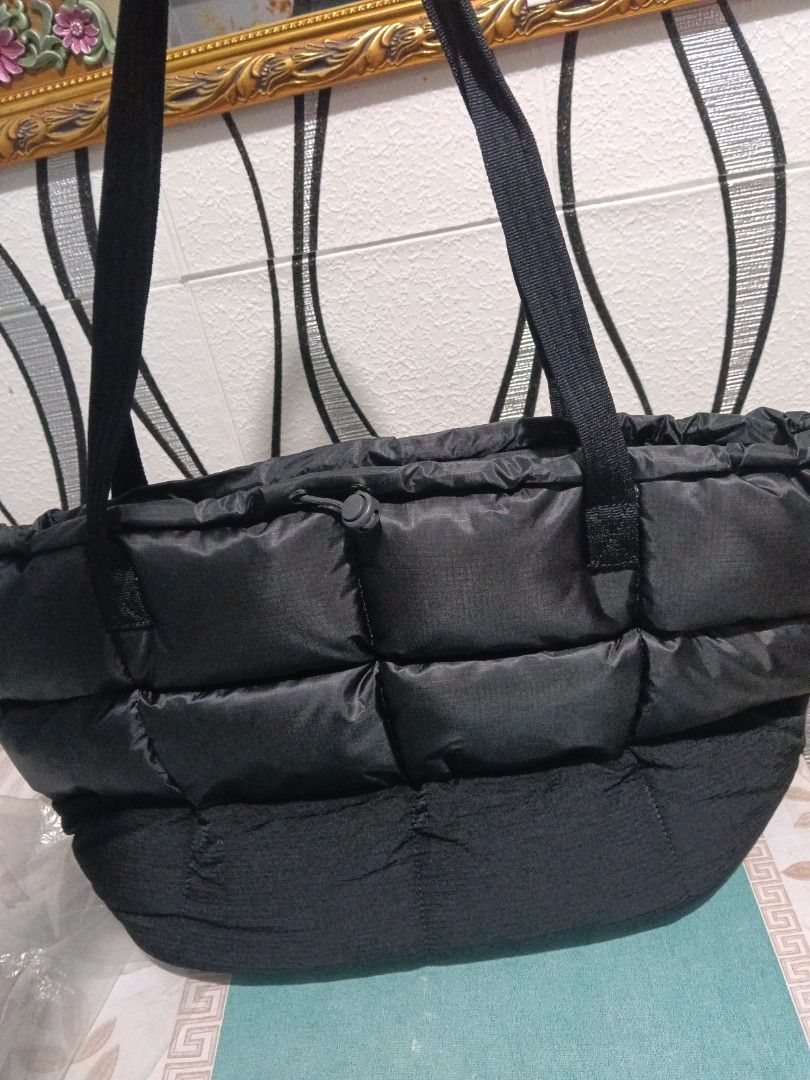W. Nike shoulder bag (Category: Shoulder Bags) located in Cavite. Submitted by purplepink30 (Listing ID 1466928756, Image 2). Description: .
