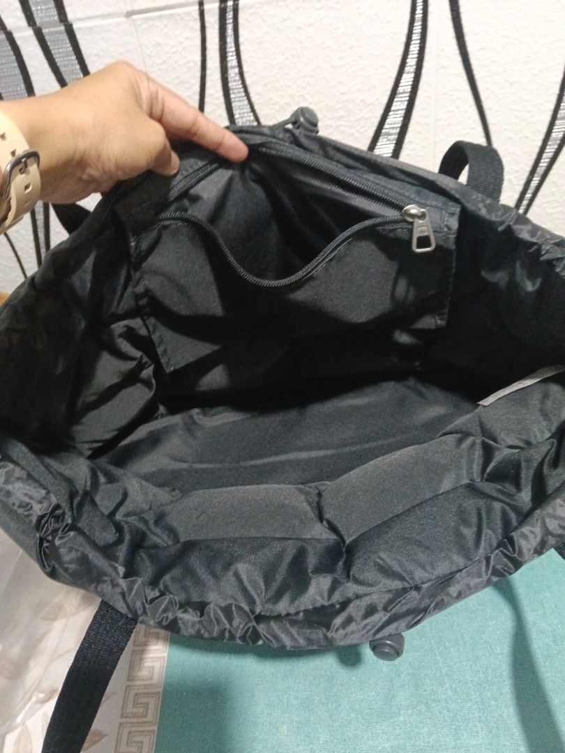 W. Nike shoulder bag (Category: Shoulder Bags) located in Cavite. Submitted by purplepink30 (Listing ID 1466928756, Image 3). Description: .