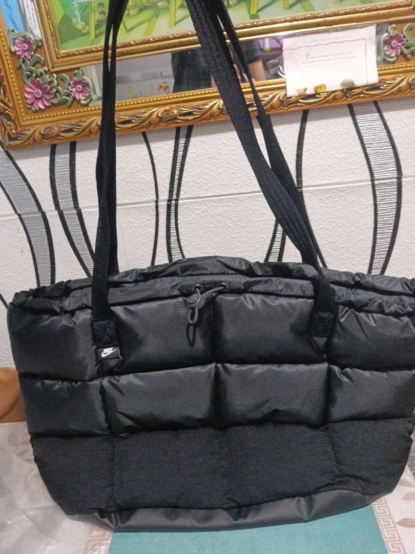W. Nike shoulder bag (Category: Shoulder Bags) located in Cavite. Submitted by purplepink30 (Listing ID 1466928756, Image 1). Description: .
