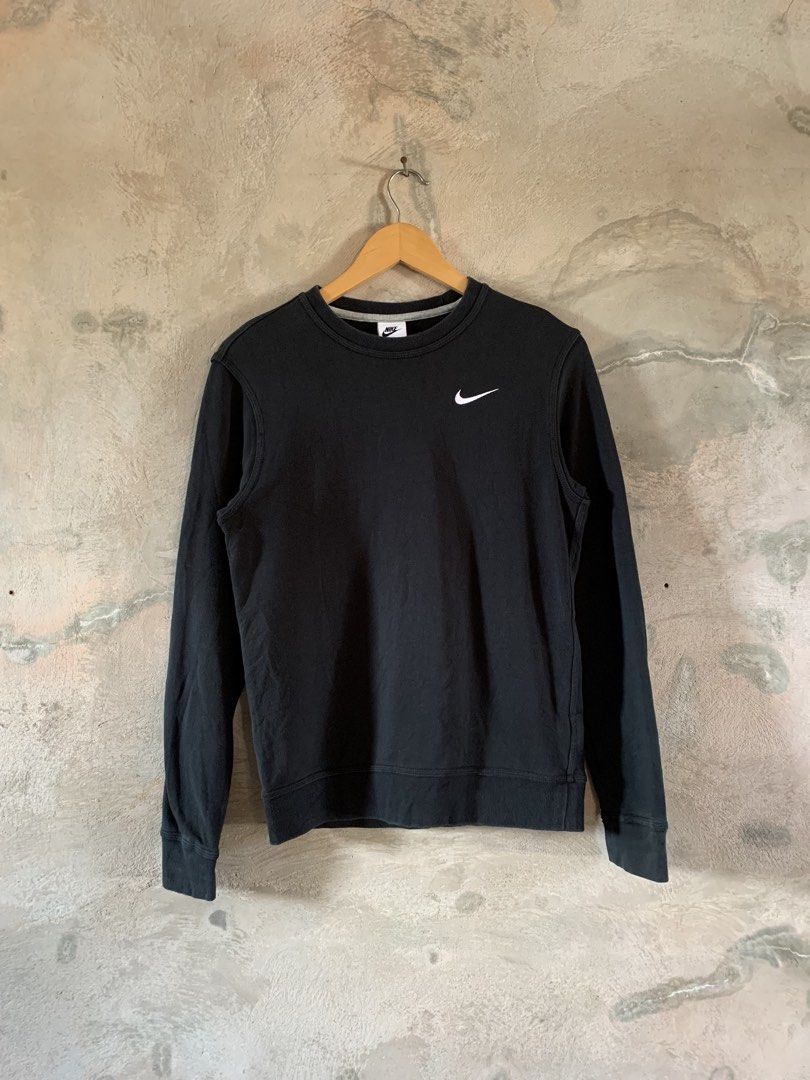Nike side swoosh (Category: Activewear) located in Famy. Submitted by stuffxsogood. (Listing ID 1466856184, Image 1). Description: Nike sweater Small 19x25 Good as new.