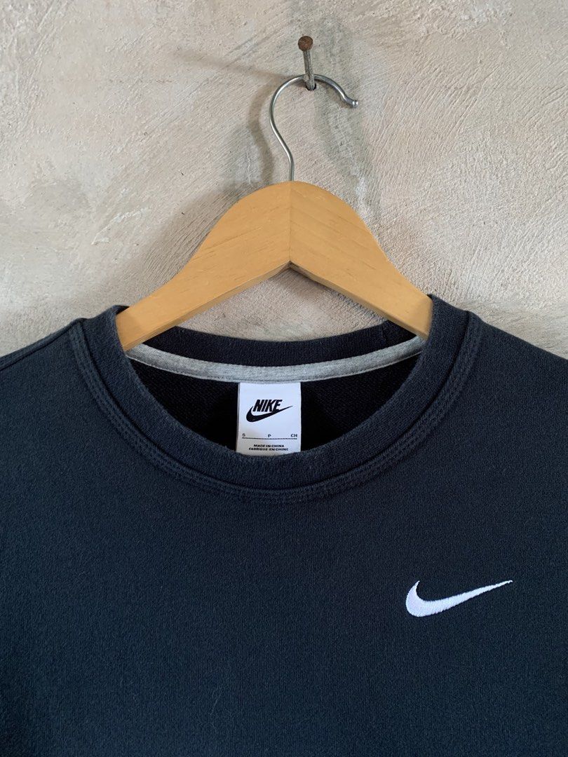 Nike side swoosh (Category: Activewear) located in Famy. Submitted by stuffxsogood. (Listing ID 1466856184, Image 2). Description: Nike sweater Small 19x25 Good as new.