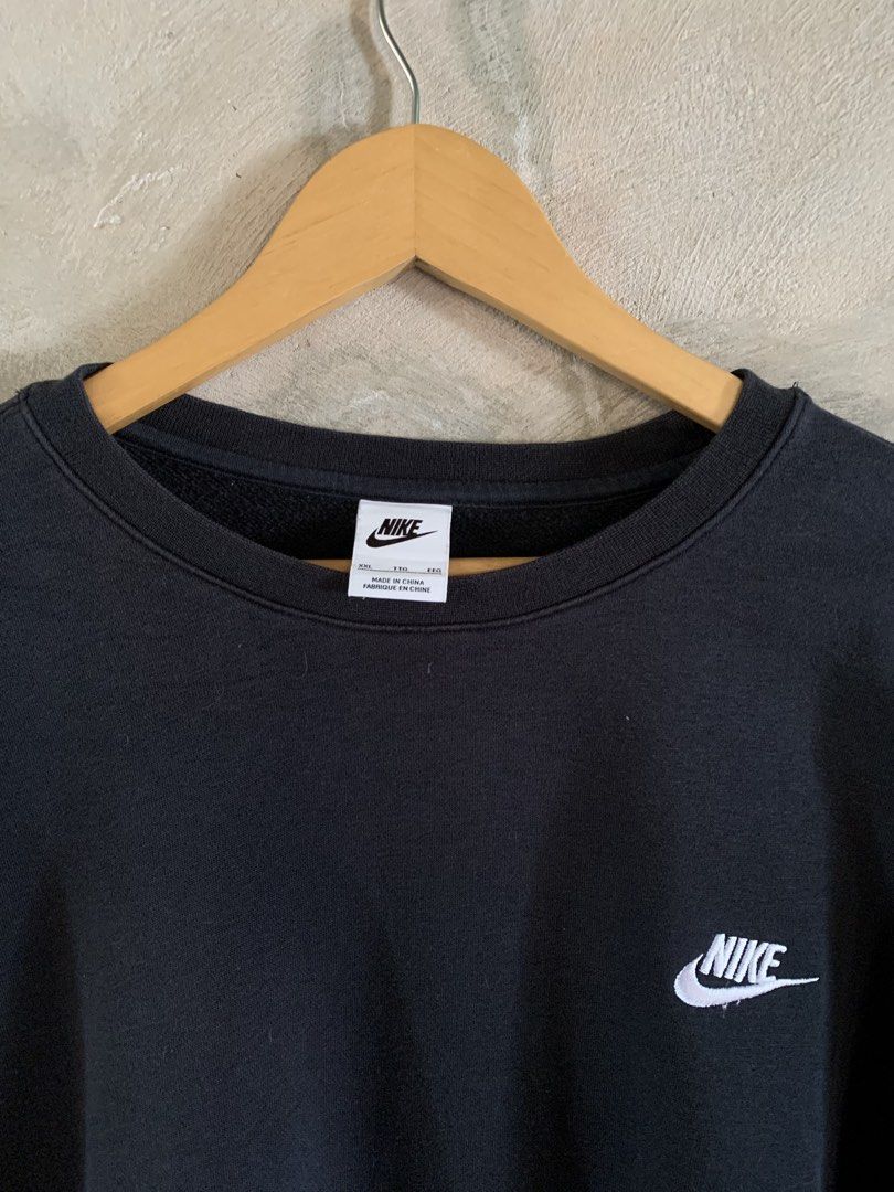 Nike side swoosh (Category: Activewear) located in Famy. Submitted by stuffxsogood. (Listing ID 1466856543, Image 2). Description: Nike sweater XXL 27x27 Color rate 9/10.
