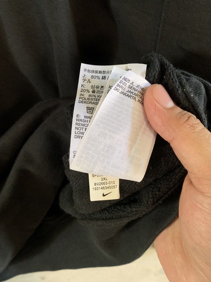 Nike side swoosh (Category: Activewear) located in Famy. Submitted by stuffxsogood. (Listing ID 1466856543, Image 3). Description: Nike sweater XXL 27x27 Color rate 9/10.