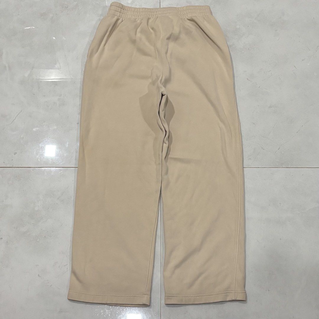 Nike sportswear pants (Category: Other Bottoms) located in Cebu City. Submitted by florianmiral (Listing ID 1466825121, Image 3). Description: Nike sportswear pants Excellent condition XL W 14 L 36.5.