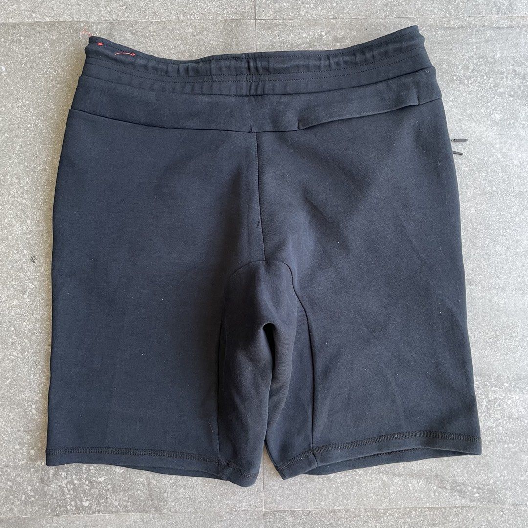 Nike Tech Fleece Shorts (Category: Shorts) located in Mabalacat. Submitted by goldengarms_ (Listing ID 1466837812, Image 2). Description: Color: Black Size: Large on tag Condition: Excellent Color rate: 9.5/10 or better Issue: small runs; di po siya tagos parang kalmot lang Price is still negotiable for sure buyer 👍 - Payment thru GCash, Maya or Security Bank 💳 - Shipping via J&T Express 🛩️ Pm us for more details. Thank you! 📩.