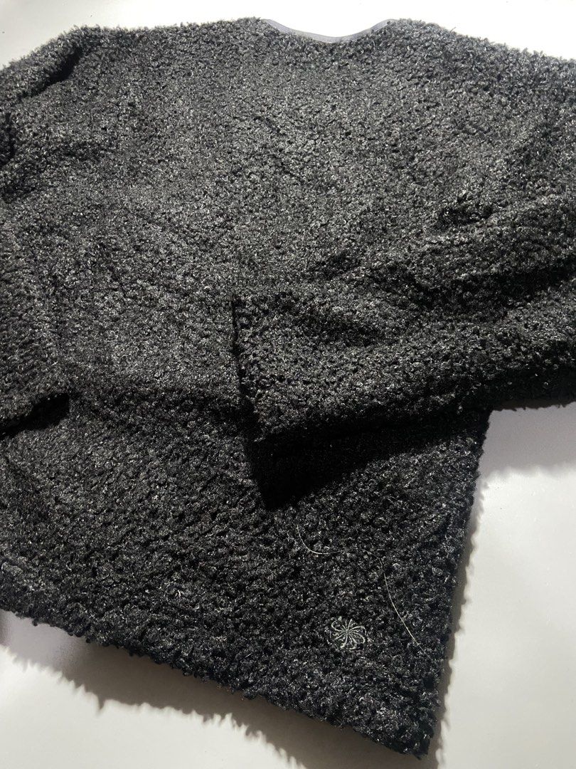 Nike Tech Pack Faux Fur Black Jacket Size S (Category: Coats, Jackets and Outerwear) located in Taguig. Submitted by lva.ph (Listing ID 1466860191, Image 3). Description: NIKE TECH PACK SIZE: SMALL W-21 L26 NO ISSUE 9/10 COLOR RATE - Brand: Nike Tech Pack - Style: Funch zip fleece jacket / faux fur - Color: Pitch Black - Size: Small (Regular fit) - Material: 100% Polyester - Features: Dual front pockets, toggle cord accent, tonal embroidered logo