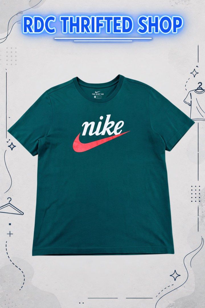 Nike Tee (Category: Tshirts & Polo Shirts ) located in Las Pinas. Submitted by rdcthriftedshop (Listing ID 1466805010, Image 1). Description: FREE SHIPPING FEE 📦 NIKE tee Size Large on tag Width: 20.5 Length: 27.5 Color rate: 10/10 Condition: Good as new condition NO ISSUE.