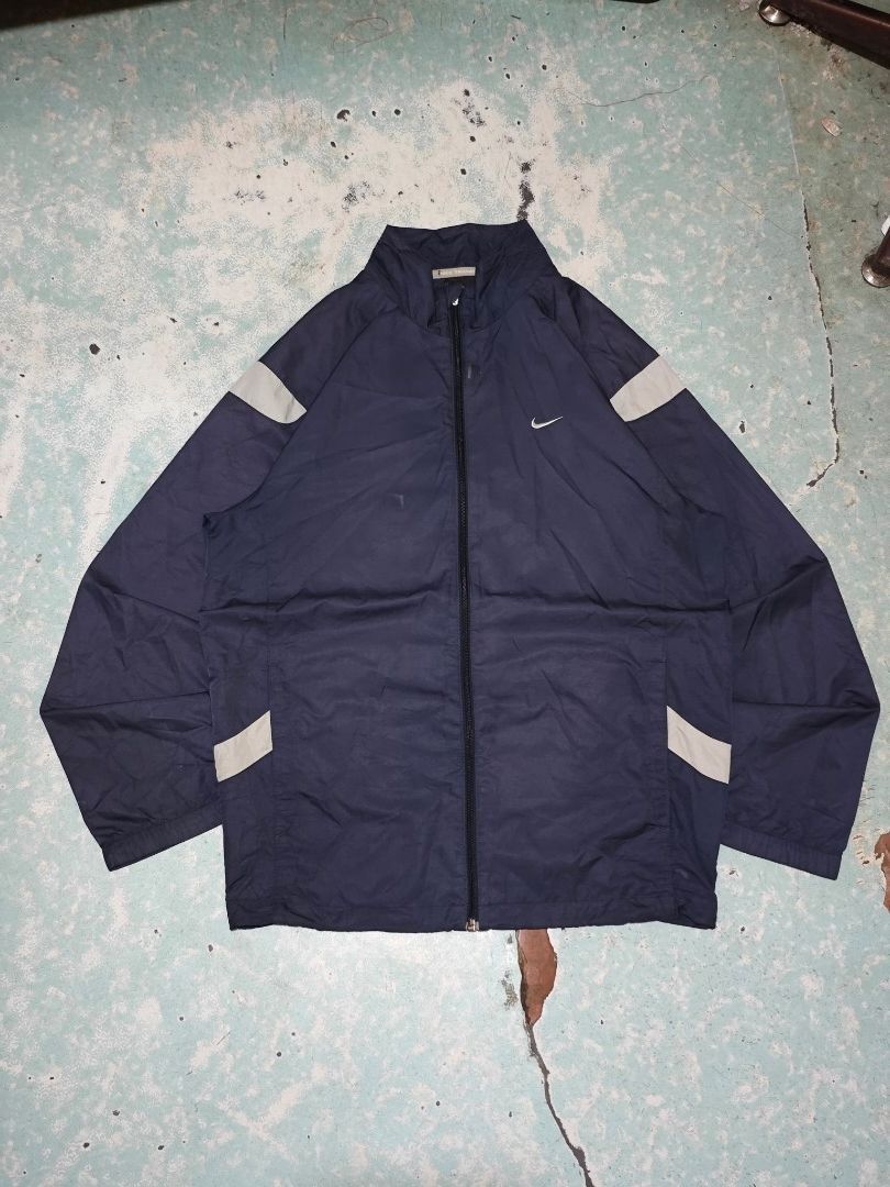 Vintage Nike Training Blue Jacket Size L (Category: Coats, Jackets and Outerwear) located in Calauag. Submitted by cou1_h (Listing ID 1466803282, Image 2). Description: 22x28 Puller issue Need wash.