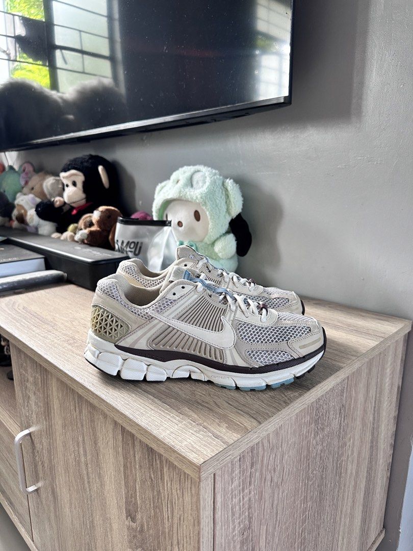 Nike Vomero 5 (Category: Sneakers) located in Manila. Submitted by nilodanzcuadra (Listing ID 1466805751, Image 3). Description: Size 7.5 womens Good as new Loc: north caloocan.