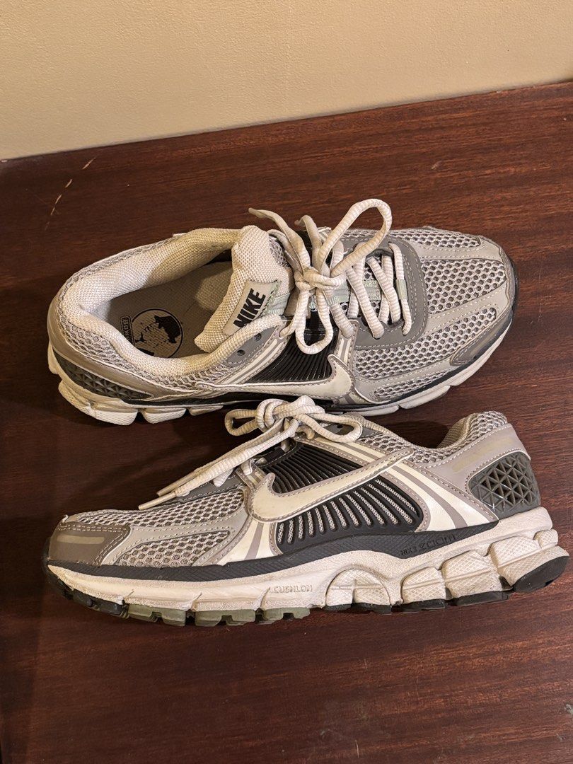 Nike Vomero 5 Grey (Category: Sneakers) located in Bacoor. Submitted by stats05 (Listing ID 1466792936, Image 3). Description: NIKE VOMERO Size: 5.5 womens Bought last dec 2024 Selling price: 2,800 (negotiable for sure buyers).