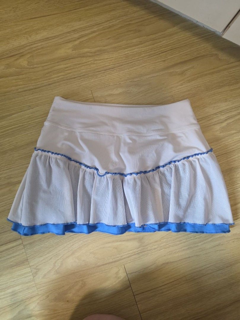 Nike White skort (Category: Skirts) located in Pasig City. Submitted by noelrb (Listing ID 1466933566, Image 1). Description: .