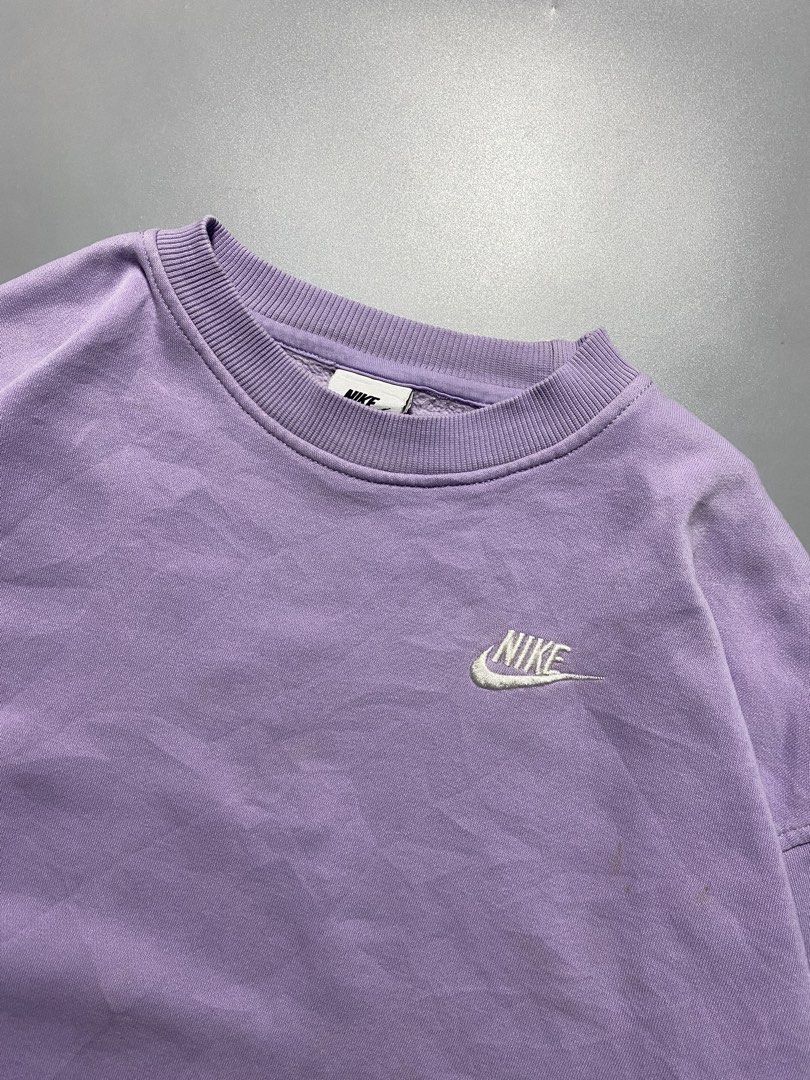 Nike Women’s Sweatshirt (Category: Coats, Jackets and Outerwear) located in Pasay City. Submitted by thrift.wards (Listing ID 1466924162, Image 3). Description: color light purple size medium width: 22 length: 24 need deep clean (see last pic).