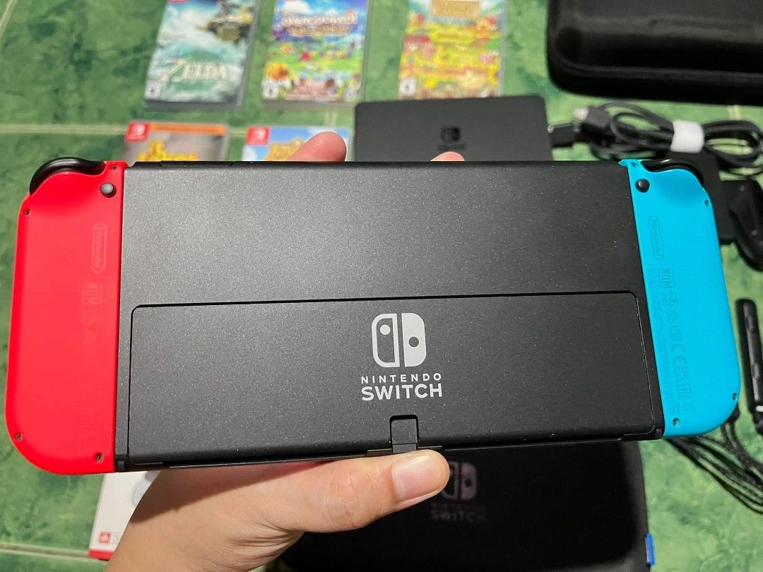 Nintendo Switch OLED (Category: Nintendo) located in Taguig. Submitted by jeicollective (Listing ID 1466955316, Image 3). Description: with light dot scratch sa screen, di nakakaapekto sa display complete unit and accs with free cases games not included 12k.
