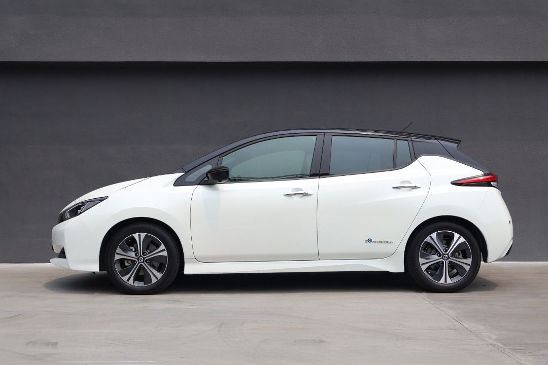 Nissan Leaf Electric 40 kWh (A) (Category: Used Cars) located in Singapore. Submitted by carzworld.pteltd (Listing ID 1466856538, Image 2). Description: Viewing Strictly By Appointment Only! Low Interest Rate & Flexible Bank / In House Loan Available All Trade-In Are Welcome Message to: 💬96437773 Features Li-ion electric motor producing 148bhp & 320nm of torque, 0-100km/h in 8.4s. 40kwh battery capacity with a range of 311km, single-speed transm