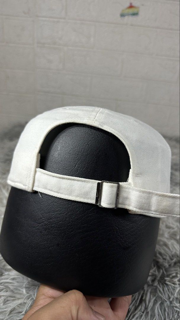 N*ke dadhat buckle strap (Category: Caps & Hats) located in Manila. Submitted by paulovenegaskalakal2020 (Listing ID 1466781075, Image 3). Description: For sale! Kalakal N*ke dadhat adjustable buckle strap Adult Minimal dirt & yellow stains Loose stitching Sign of usage Good Clean & reshape Ready to use MINE 550 +sf.