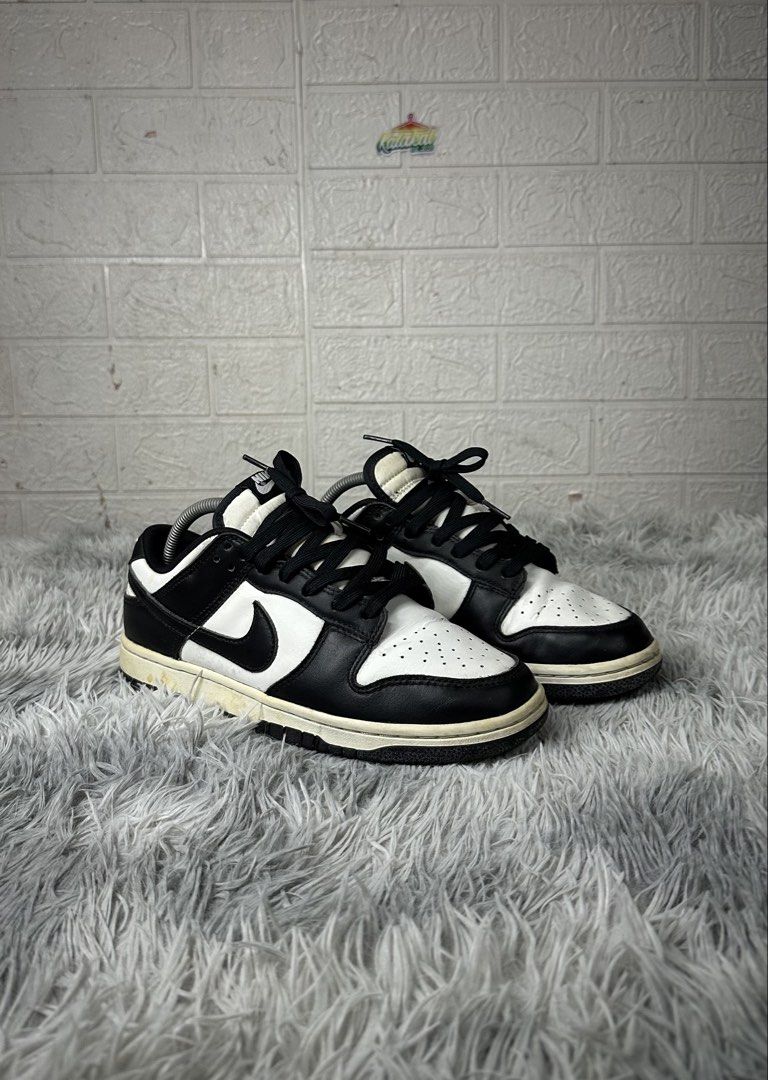 N*ke dunks panda sneakers (Category: Sneakers) located in Manila. Submitted by paulovenegaskalakal2020 (Listing ID 1466888673, Image 1). Description: For sale! Kalakal N*ke dunks panda sneakers MENS 7.5 WOMENS 9 No box Minimal yellow stains & sole sep Sign of usage Good Clean- Ready to use MINE 2,250 +sf.