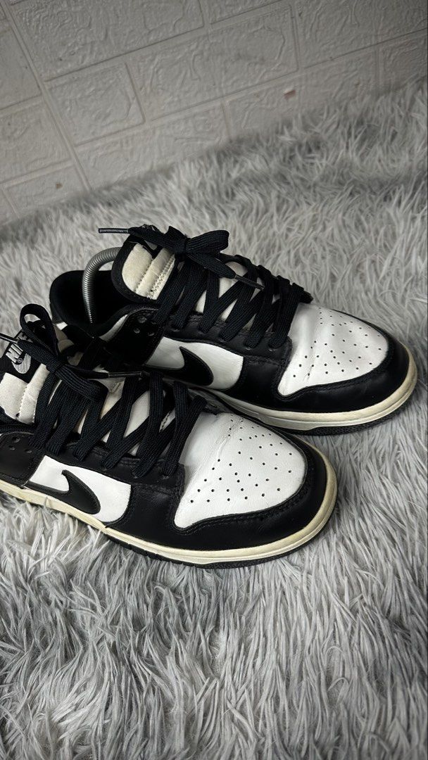 N*ke dunks panda sneakers (Category: Sneakers) located in Manila. Submitted by paulovenegaskalakal2020 (Listing ID 1466888673, Image 3). Description: For sale! Kalakal N*ke dunks panda sneakers MENS 7.5 WOMENS 9 No box Minimal yellow stains & sole sep Sign of usage Good Clean- Ready to use MINE 2,250 +sf.