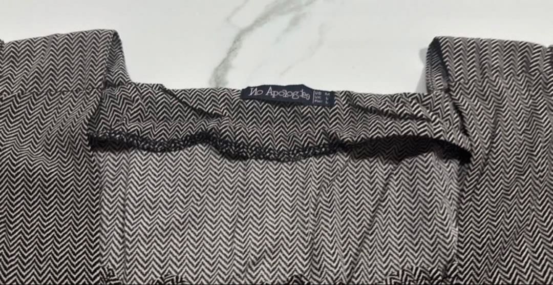 No Apologies Square Neck Chevron Blouse Size M (Category: Blouses) located in Pasay City. Submitted by szepter (Listing ID 1466793456, Image 3). Description: - Brand: No Apologies - Size: M (approx. 24 inches from shoulder to hem) - Design: Dark brown and off-white chevron zigzag pattern - Neckline: Square neck with front smocked detailing - Sleeves: Short puff sleeves with elasticated cuffs - Fit: Lightweight and flowy.