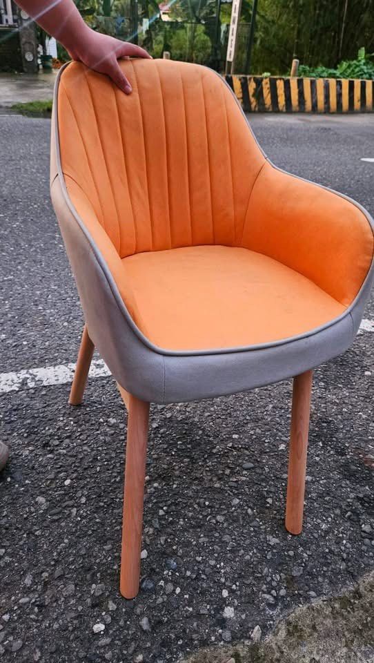 NORDIC CHAIR (Category: Chairs) located in Sablan. Submitted by gongonshelley12 (Listing ID 1466823281, Image 3). Description: FIRST TO PAY, FIX PRICE MODERN ERGONOMIC DESK & ACCENT CHAIR (ORANGE/GRAY) NORDIC CHAIR, GANDA NITO SA ACTUAL 🛋️ Ergonomic Design: Sunod sa shape ng likod para iwas ngalay at fatigue kahit maghapong naka-upo. 🎨 Nordic / Minimalist Style ❤️ Eye-catching: ang ganda sa actual 🪵 Solid Wood Legs at may anti-slip foot pads p