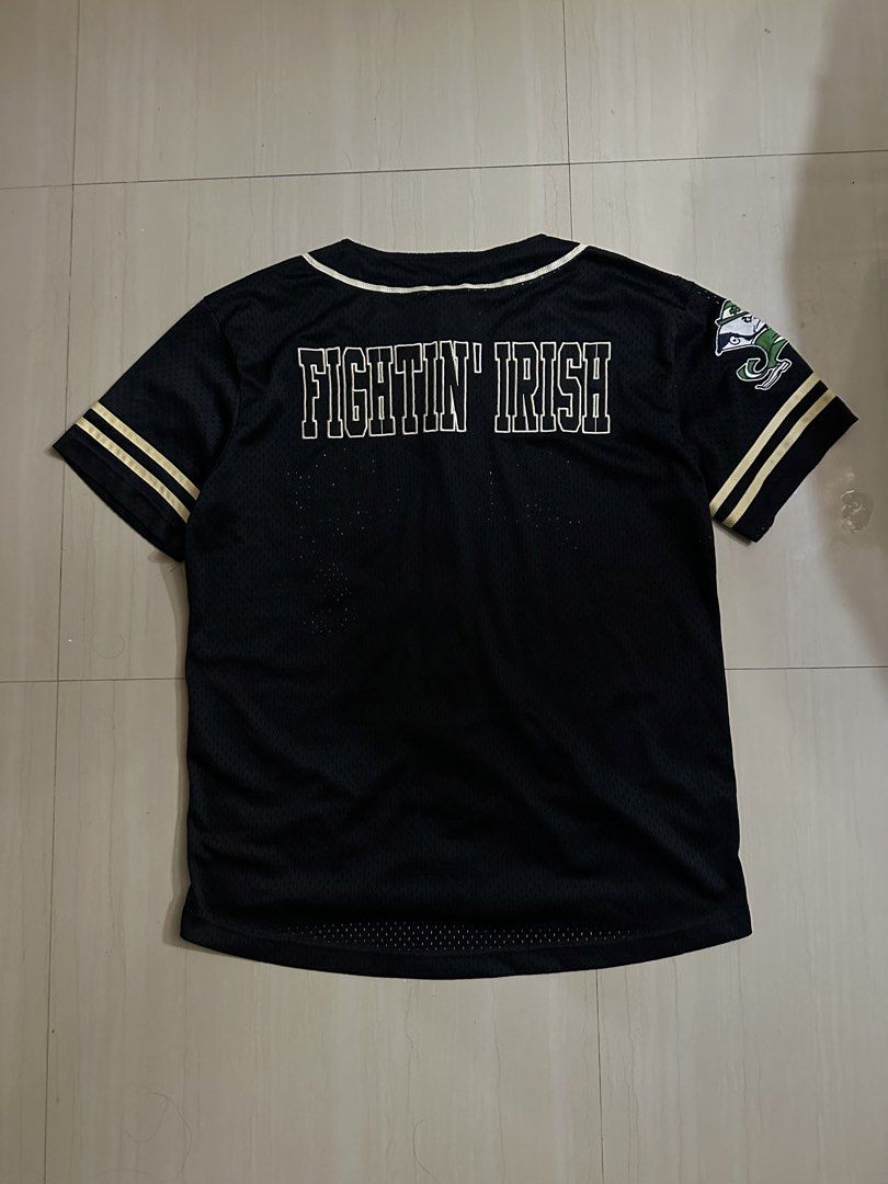 Notre Dame (Category: Activewear) located in Alitagtag. Submitted by bhthrift_30 (Listing ID 1466887470, Image 2). Description: Notre Dame Fighting Irish XL 1200+sf Excellent condition Dm📩.