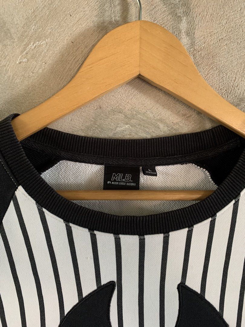 NY yankees (Category: Activewear) located in Famy. Submitted by stuffxsogood. (Listing ID 1466856929, Image 3). Description: MLB yankees sweater Large 21.5x27 Good as new.