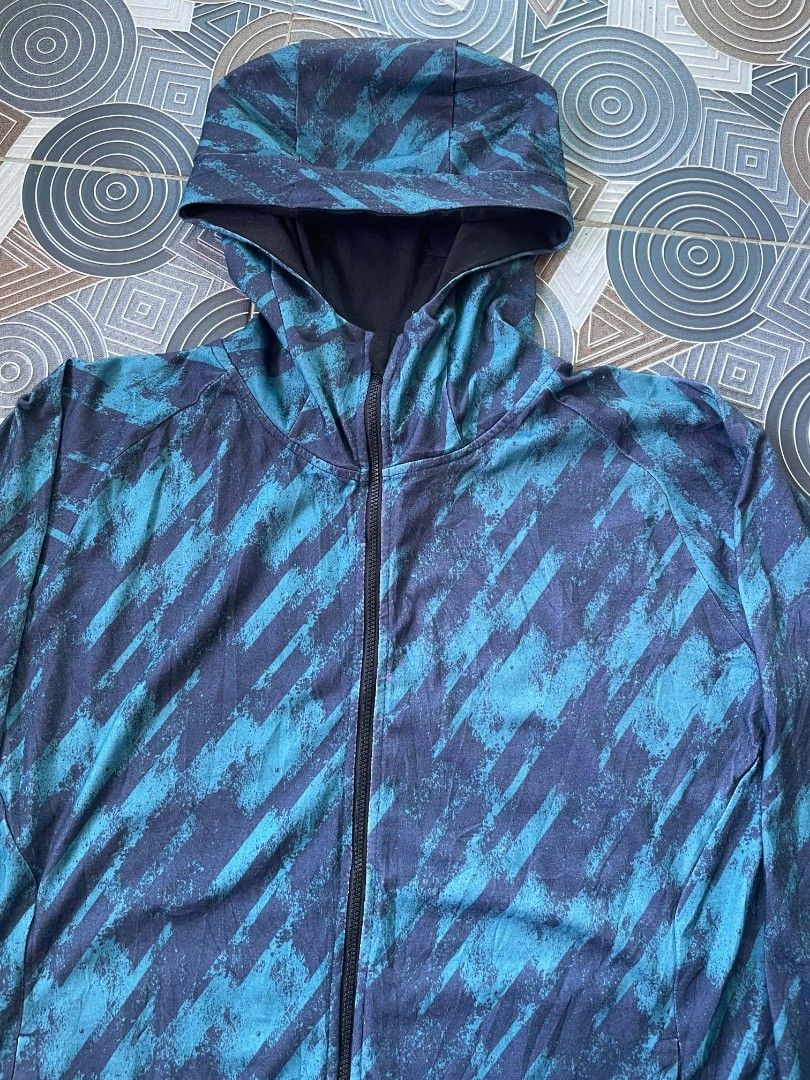 Oakley Enhanced Graphic Jacket 1.0 (Category: Coats, Jackets and Outerwear) located in Tayug. Submitted by pabilidamitngpatay (Listing ID 1466913623, Image 2). Description: Oakley Enhanced Graphic Jacket 1.0 Meduim on tag Best Fit Large 21/27 no flaws brand new condition .