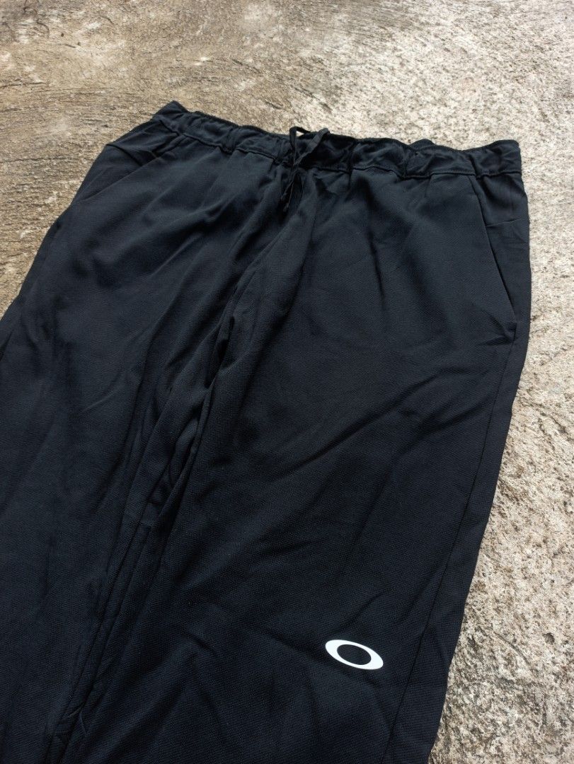 Oakley Performance Track Pants (Category: Joggers) located in Baybay. Submitted by thrift_thrift_langg (Listing ID 1466967340, Image 2). Description: Oakley Performance Track Pants W- Free (30-38) L- 40 Thigh - 13 Leg hole - 7 Color rate: 10/10 No issue Excellent Condition - Size: XXL on tag.