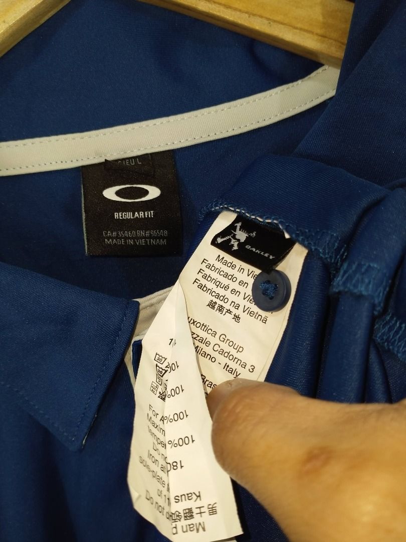 OAKLEY POLO SHIRT (Category: Tshirts & Polo Shirts ) located in Baguio. Submitted by fashionfinds1999 (Listing ID 1466776605, Image 2). Description: 28 X 23 LARGE EXCELLENT CONDITION + SHIPPING FEE.