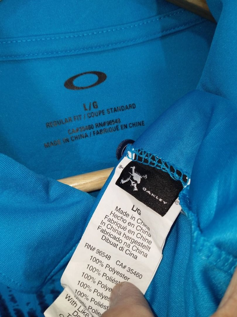 OAKLEY POLO SHIRT (Category: Tshirts & Polo Shirts ) located in Baguio. Submitted by fashionfinds1999 (Listing ID 1466776719, Image 2). Description: 29 X 23 LARGE EXCELLENT CONDITION + SHIPPING FEE.