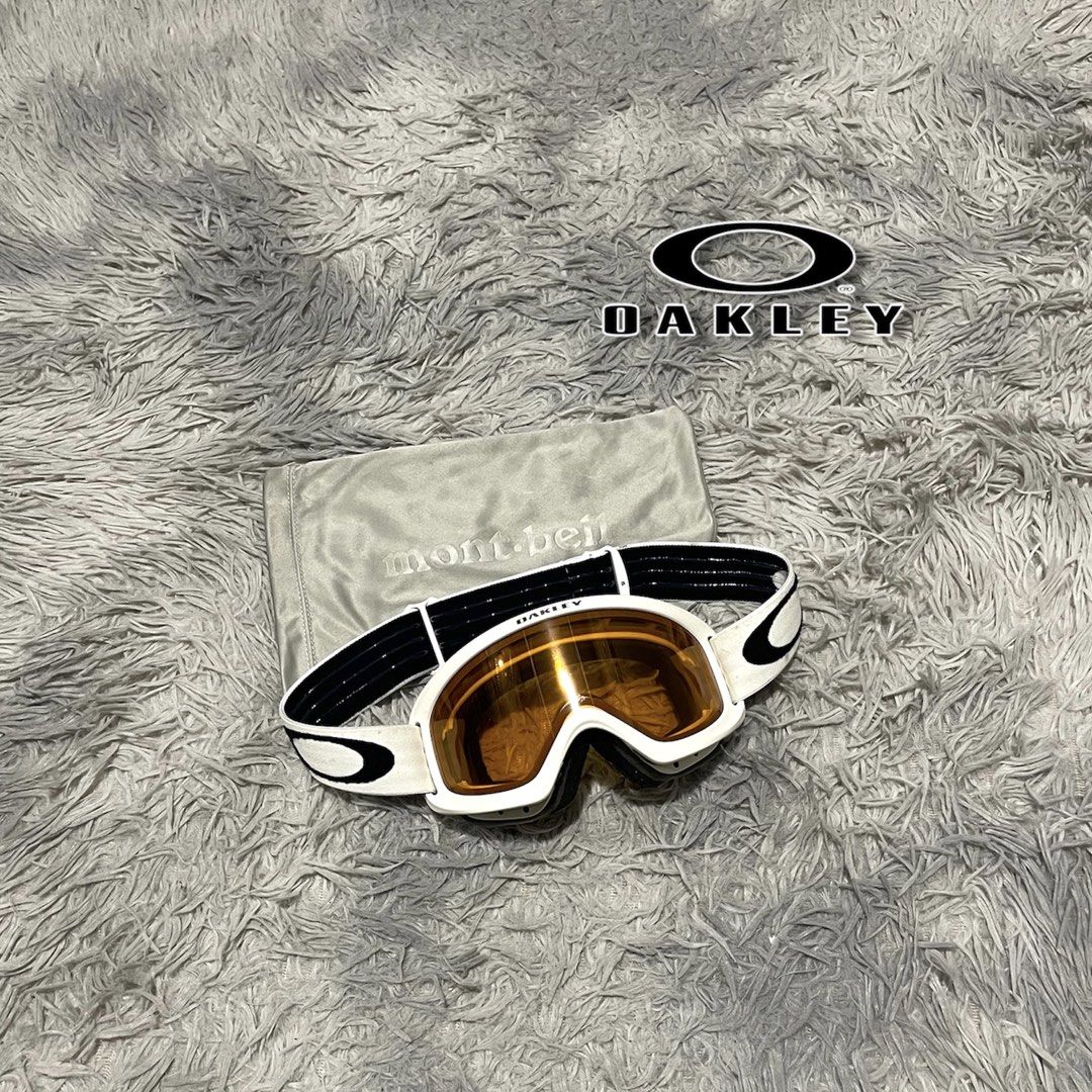 OAKLEY Pro S Goggles (Category: Sunglasses & Eyewear) located in Bauang. Submitted by thriftypockets92 (Listing ID 1466800527, Image 1). Description: .