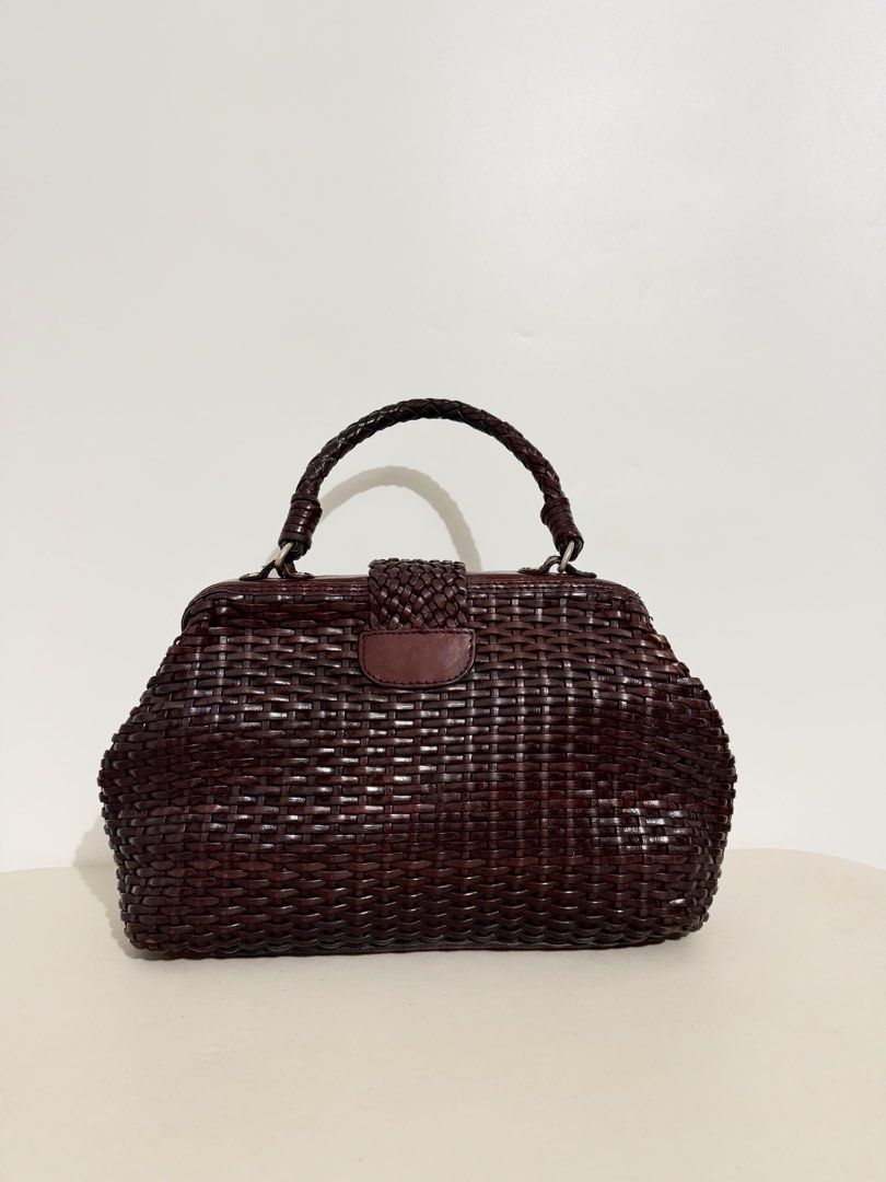 Offel Paris (Category: Shoulder Bags) located in Manila. Submitted by coachiqueclosetbysuei_3rdaccnt (Listing ID 1466943590, Image 2). Description: 💫 Offel Paris 💫 𝐒𝐨𝐮𝐫𝐜𝐞: Japan🇯🇵 💫 𝐈𝐬𝐬𝐮𝐞: None 💫 𝐂𝐨𝐧𝐝𝐢𝐭𝐢𝐨𝐧: 8.5/10 Excellent Condition 💫 𝐎𝐭𝐡𝐞𝐫𝐬: Need Polish, Leather Banig style 💫 The color may vary due to lighting 💫 What you see is what you get ——————𝓜𝓾𝓼𝓽 𝓡𝓮𝓪𝓭!——————— 📍 𝐋𝐨𝐜𝐚𝐭𝐢𝐨𝐧: Intramuros Manila