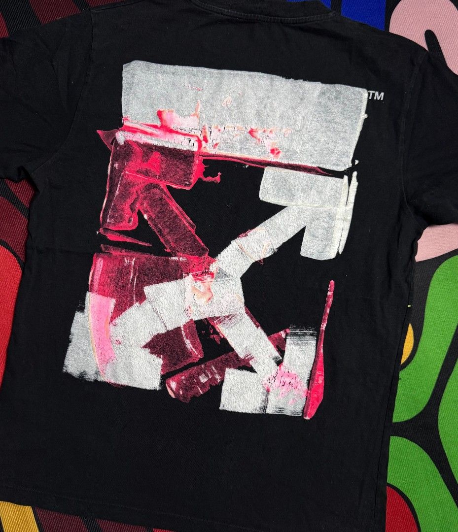 Offwhite Acrylic Arrow Tee ( Authentic) (Category: Activewear) located in Paranaque City. Submitted by iannnangelo (Listing ID 1466863683, Image 2). Description: - Good as new mga boss/madam, may onting crack prints not sure if design siya sa back print..