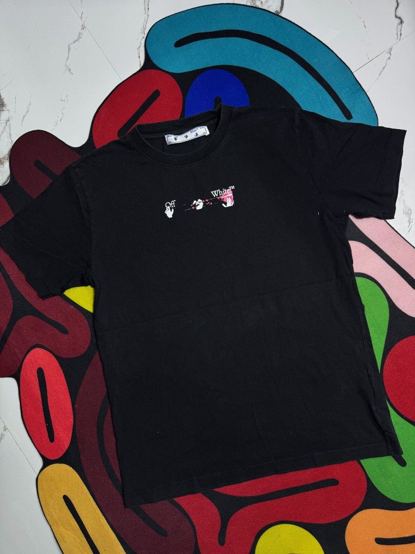 Offwhite Acrylic Arrow Tee ( Authentic) (Category: Activewear) located in Paranaque City. Submitted by iannnangelo (Listing ID 1466863683, Image 1). Description: - Good as new mga boss/madam, may onting crack prints not sure if design siya sa back print..