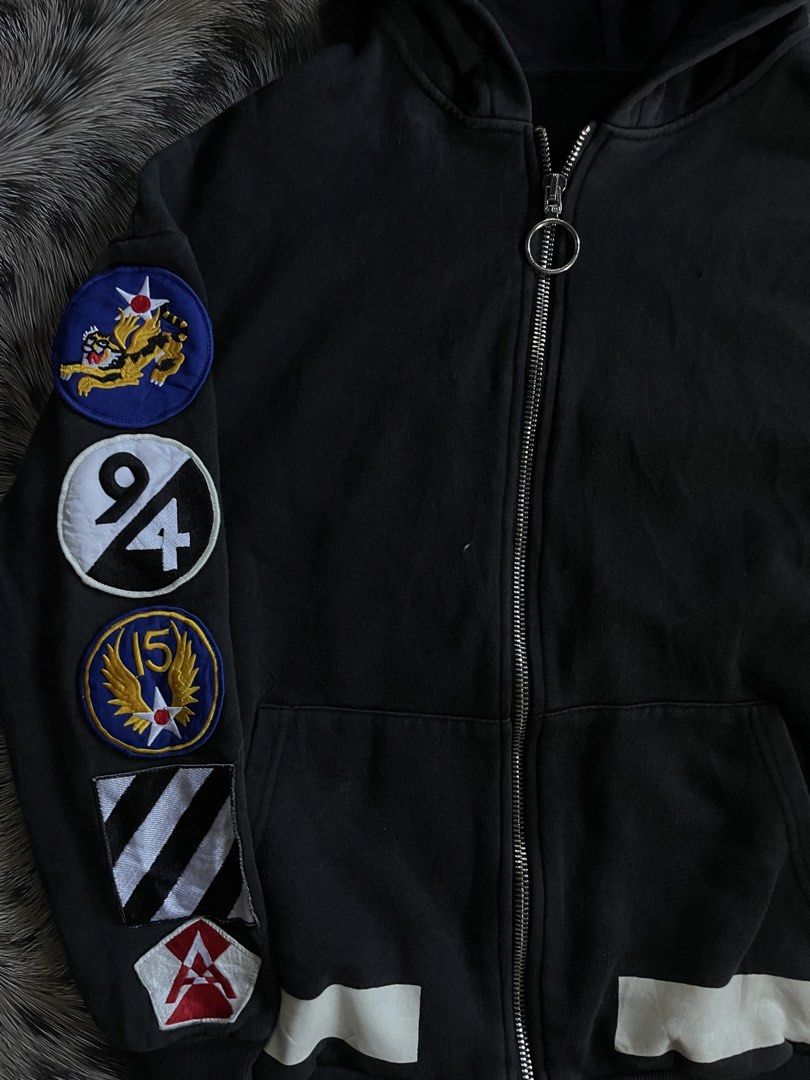 Off-White™ c/o Virgil Abloh Black Multi Patches (Category: Hoodies) located in Manila. Submitted by streetnattylituptown (Listing ID 1466793893, Image 3). Description: Off-White™ c/o Virgil Abloh Black Multi Patches -Rarely Seen -Multi Patches -Boxy Fit -Good condition Dimes: Large on Tag Length: 27 Width: 25 UNLI VC UNLI VOUCH CABUYAO LAGUNA DM IF INTERESTED.