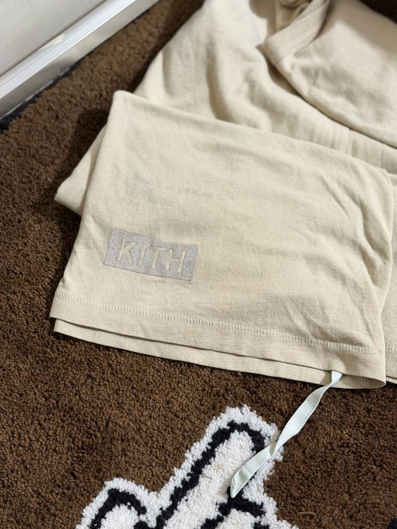 OFF-White x KITH Tee (Category: Tshirts & Polo Shirts ) located in Baguio. Submitted by snkr.essence (Listing ID 1466914193, Image 2). Description: OFF-White x KITH Tee Size: Large Condition: Used Inclusions: Price: ₱2,300 Check us out on: IG: snkr.essence Carousell: snkr.essence 🚚 📦Shipping Thru J&T (₱200 SF).