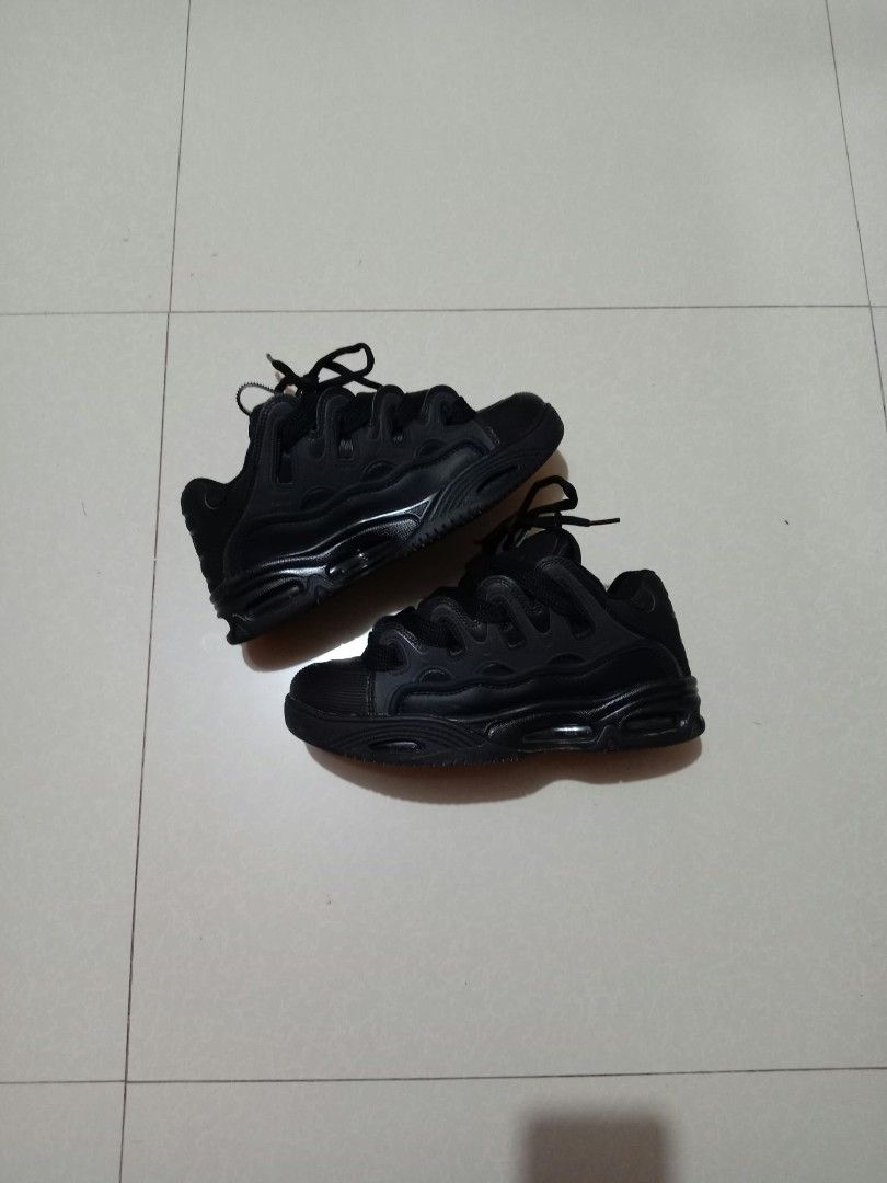 OG OSIRIS D3 2001 REFLECTORIZED (Category: Sneakers) located in Paranaque City. Submitted by reben_0430 (Listing ID 1466890072, Image 3). Description: size: 42-43 great condi, never skated.