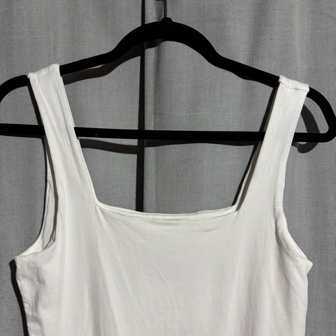 Old Navy White Square-Neck Sleeveless Bodysuit (Category: Others Tops) located in Tanjay. Submitted by febmarie (Listing ID 1466897300, Image 3). Description: 📍 Negros Oriental 📦 J&T — SF c/o buyer .
